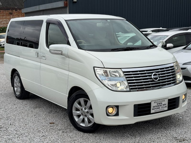 White Nissan Elgrand 10 E51 2/4WD 3.5L Petrol Automatic MPV 8 Seater Apple CarPlay Seat Covers Swivel Seats